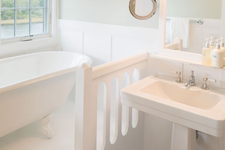 Cove View Deluxe tub